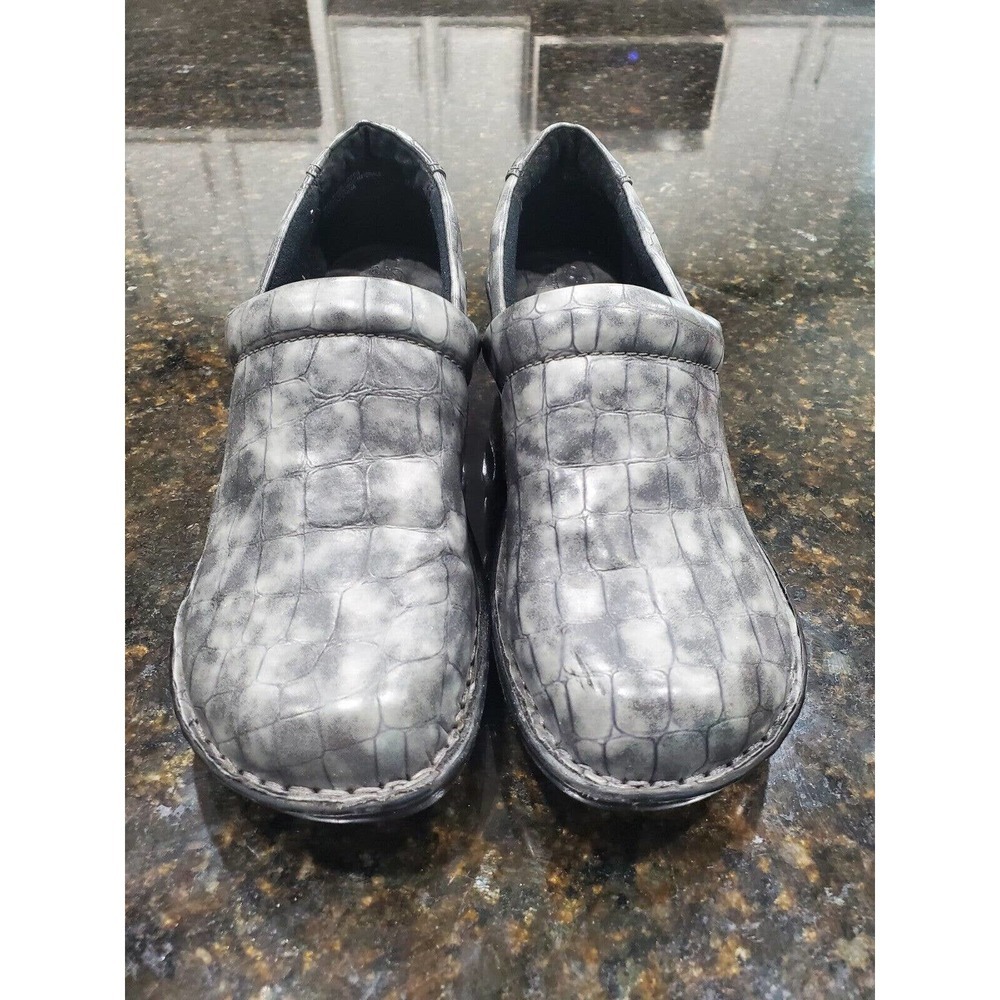 B.O.C Born Concepts Women's Gray Crocodile Embossed Clogs Wedge Heel Shoes 8